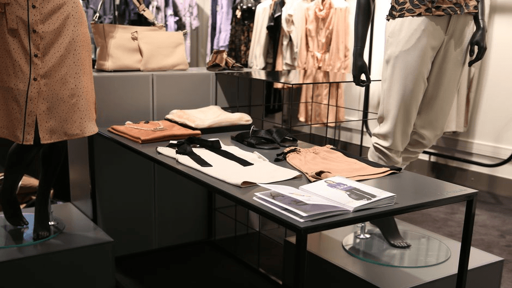 Professionellen Online-Shop erstellen lassen – Umsatzstark für Schweizer KMU – Maßgeschneiderte Webshop-Lösungen mit Shopify oder WooCommerce. Schnell, sicher und SEO-optimiert aus Zürich.